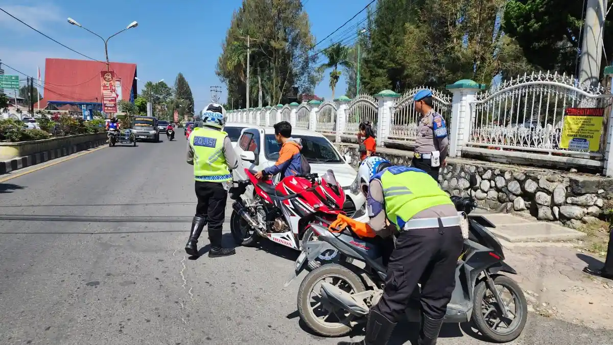 28 Pengemudi dan 22 Unit Motor Ditindak Satlantas Polres Tanah Karo Dalam Ops Keselamatan Toba 2024