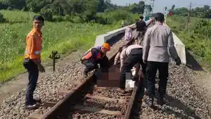 Temuan-potongan-tubuh-manusia-di-jalur-rel-kereta-api-tanpa-palang-pintu-di-kediri.jpg