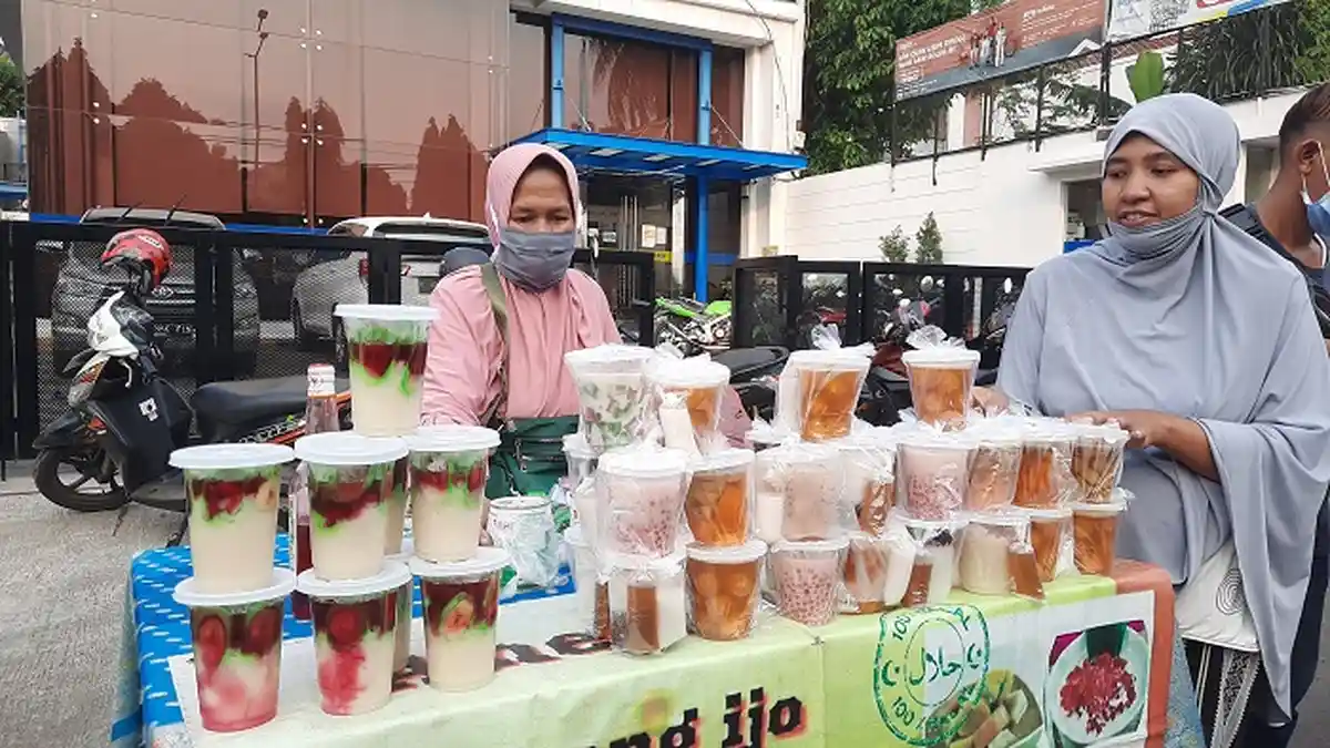 Takjil di Jalan Panjang Kebon Jeruk, Harga Kaki Lima Rasa Bintang Lima