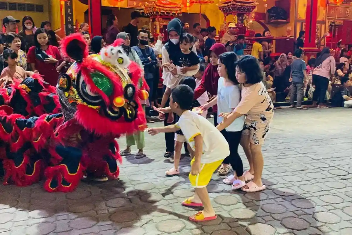 Klenteng Hok Ie Kiong Slawi Tampilkan Liong dan Barongsai, Ritual Toa Pe Kong Beda dari Tahun Lalu