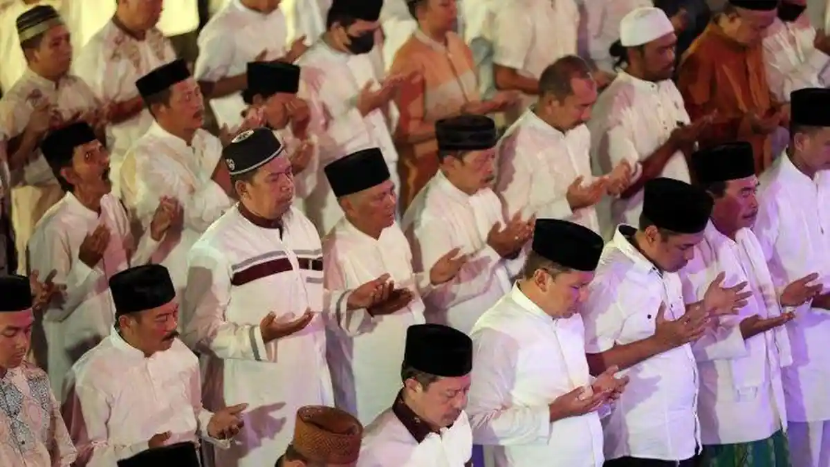 Niat dan Tata Cara Sholat Qobliyah dan Sholat Badiyah Jumat, beserta ...