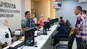 Wali-Kota-Bekasi-Tri-Adhianto-melakukan-inspeksi-mendadak-ke-sejumlah-instansi-pelayanan-publik.jpg