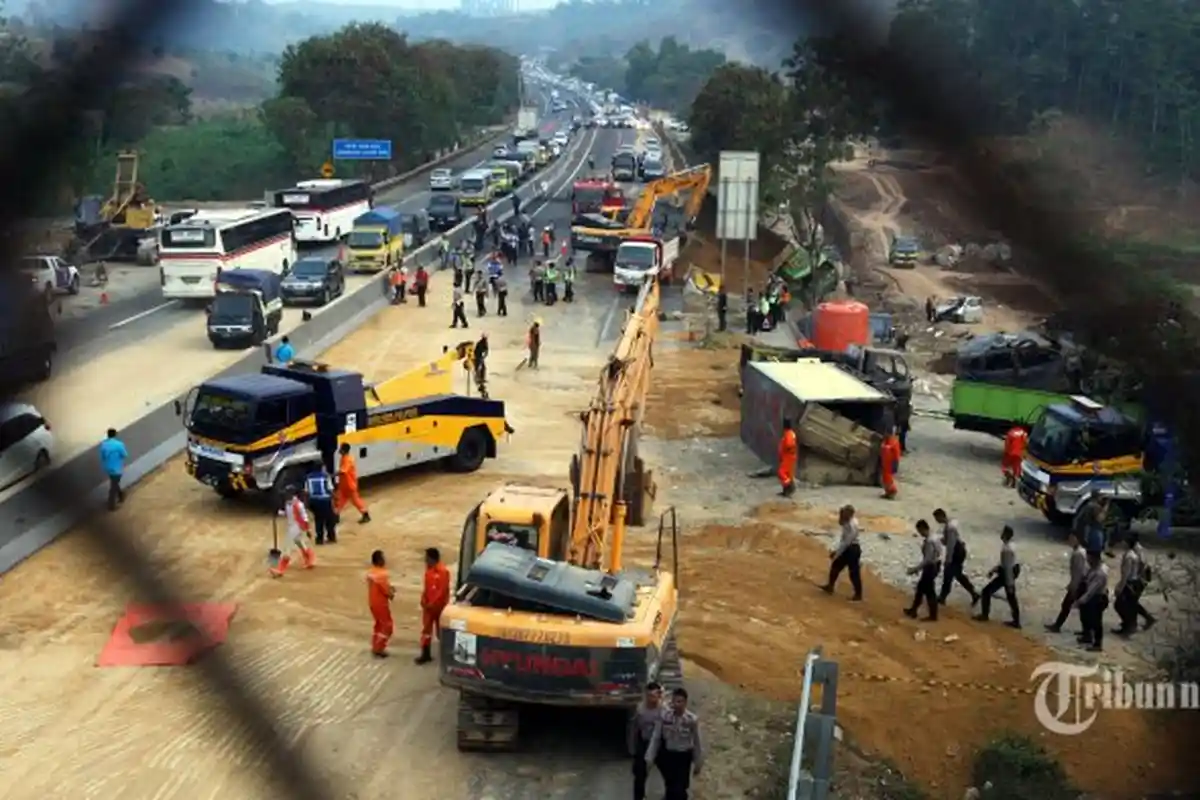 Kecelakaan Tol Cipularang yang Tewaskan 8 Orang, Sopir Truk Jadi Tersangka, Ini Kronologi Lengkapnya