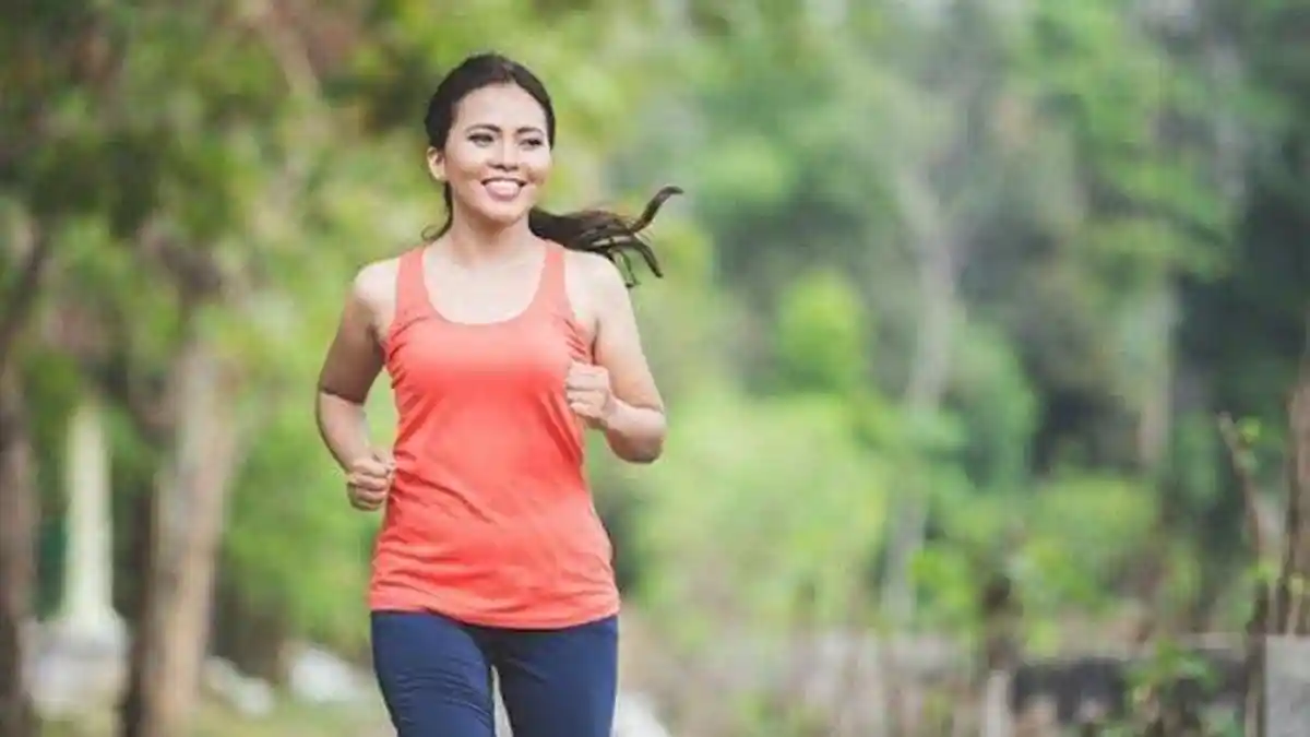 Saat Berolah-raga Keluar Keringat, Beginilah Manfaat Minum Air Dingin dan Tips Amannya
