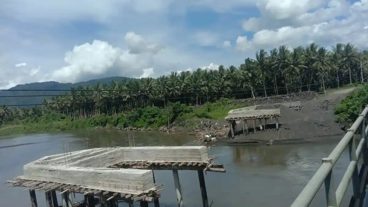 Diduga Bermasalah, Proyek Pembangunan Jembatan  Ake Tiabo Halmahera Utara Dihentikan