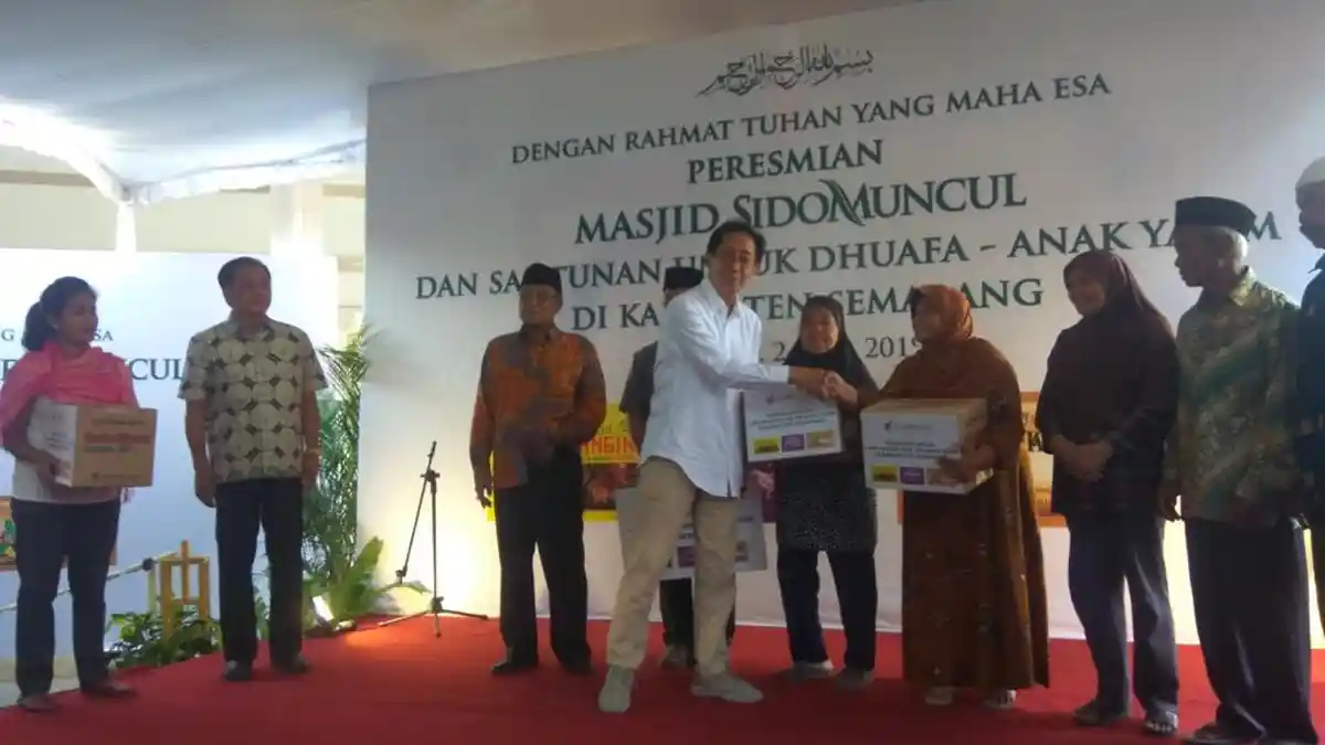 Dwi Haryanti Senang Tiap Jelang Lebaran Terima Bantuan Sembako PT Sido Muncul