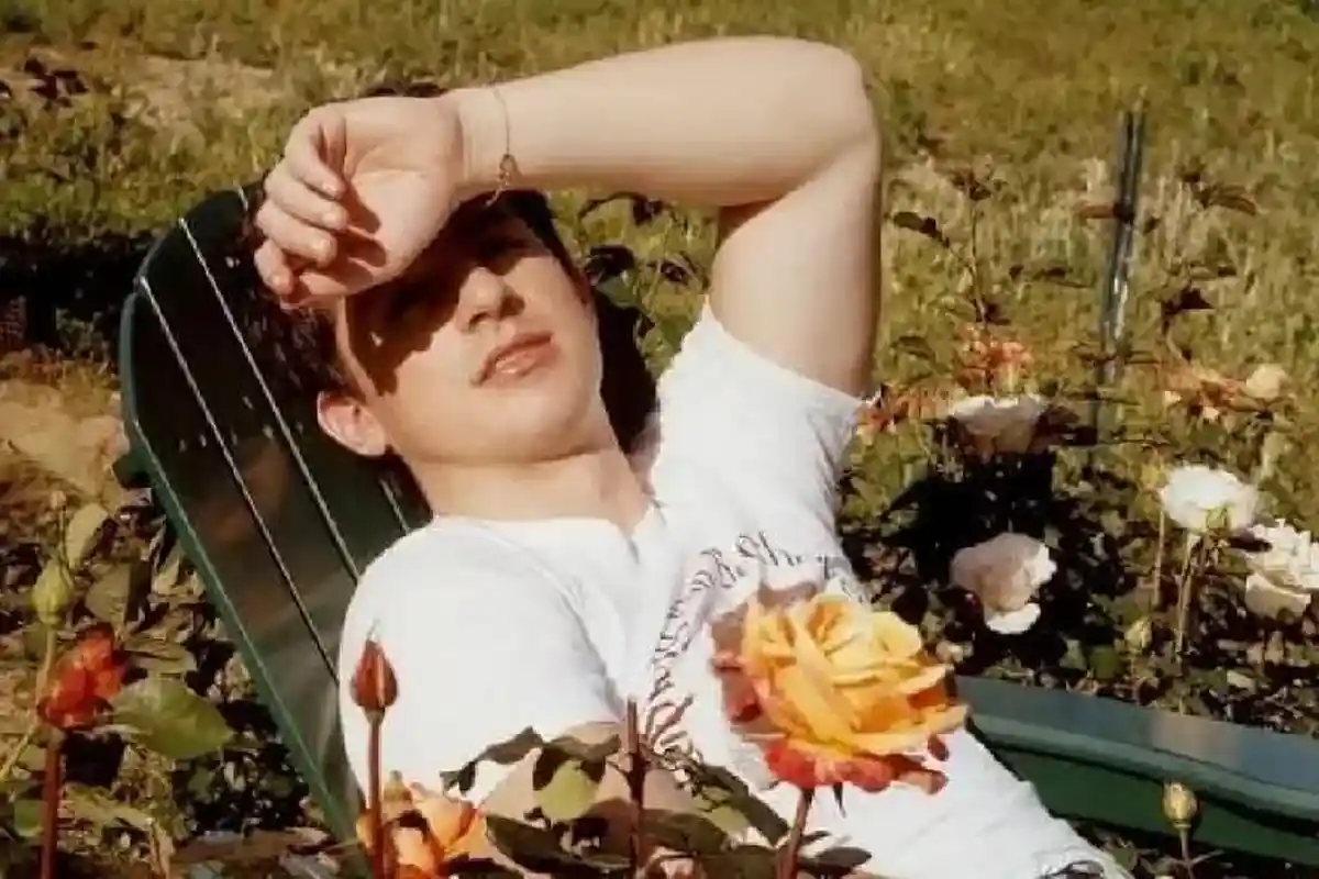 Lirik Lagu Hero - Charlie Puth, Lengkap dengan Terjemahannya