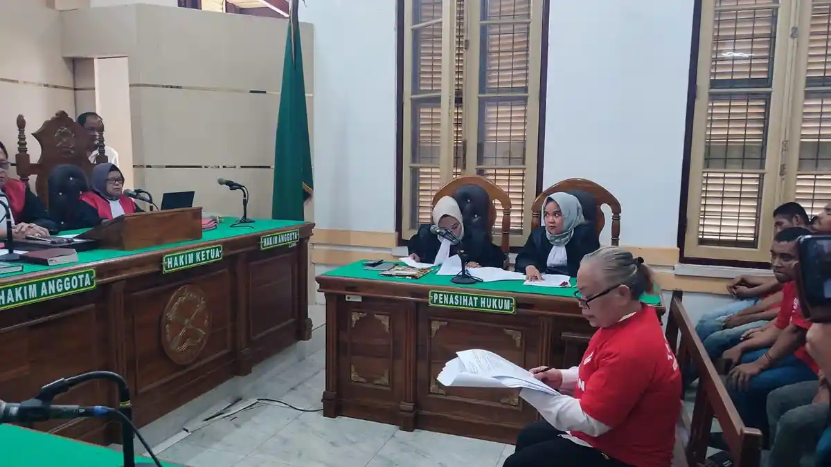 Pembelaan Terdakwa Istri Bunuh Suami, Tiromsi Minta Dibebaskan