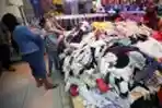 Berburu Pakaian Bekas Jelang Lebaran