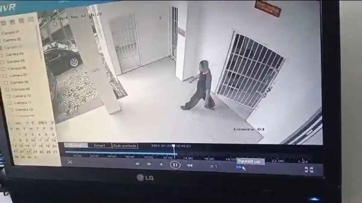 TEREKAM CCTV Detik-Detik Tahanan Kabur Usai Sidang, Berhasil Kelabui Polisi, Sudah Sedia Baju Ganti