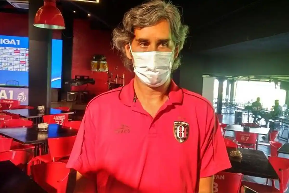 Teco Tanggapi Dingin Rumor Posisinya Sebagai Pelatih Kepala Bali United Digantikan Paul Munster