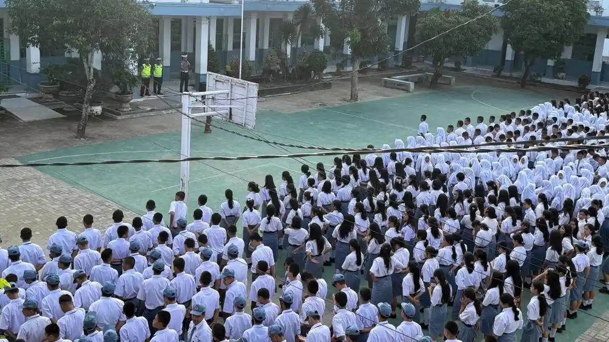 Kasat Lantas Polres Sibolga Ajak Siswa SMA Negeri 1 Sibolga Tertib Lalu Lintas dan Jauhi Kekerasan