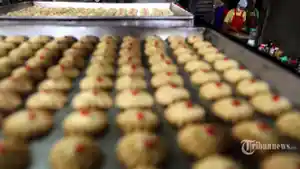 pekerja-dari-perusahaan-kue-ke_20160709_104628.jpg