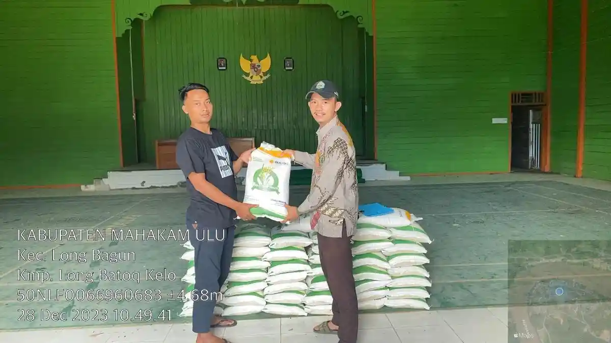 Warga Kecamatan Long Bagun Mahulu Terima Bantuan Beras