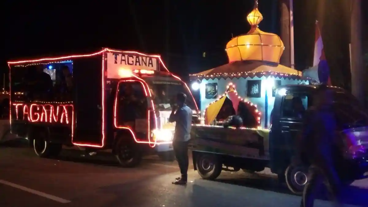 Pawai Mobil Hias Meriahkan Malam Takbiran di Nagan Raya