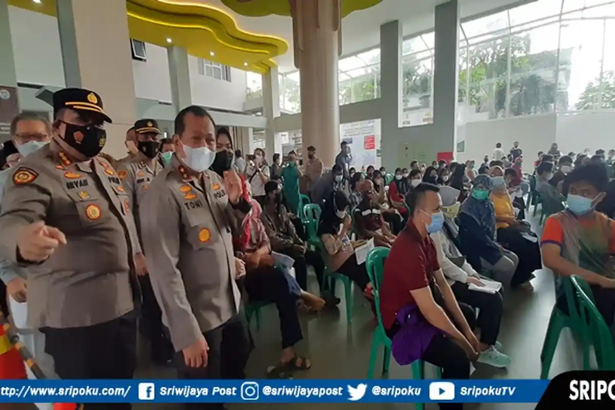 KAPOLDA Sumsel Irjen Pol Toni Harmanto, Hari Pertama Tugas Pastikan Vaksin Tepat Sasaran di Kumbang