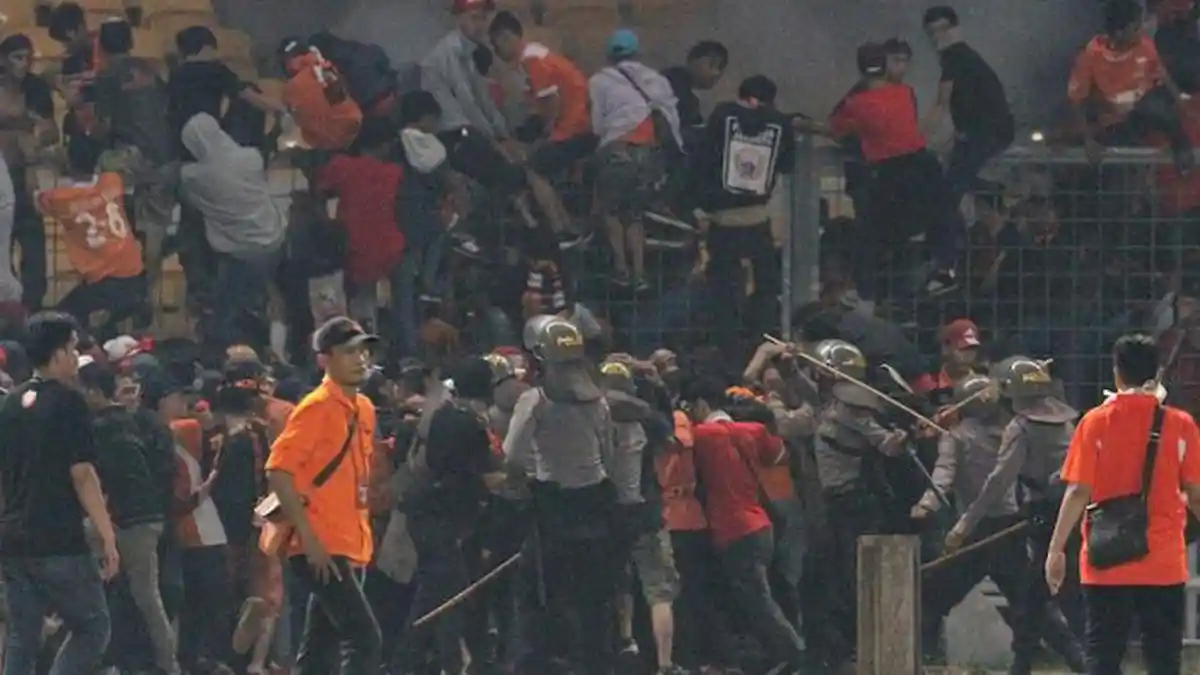 Polisi Cari Suporter Jakmania yang Provokasi Kerusuhan di GBK