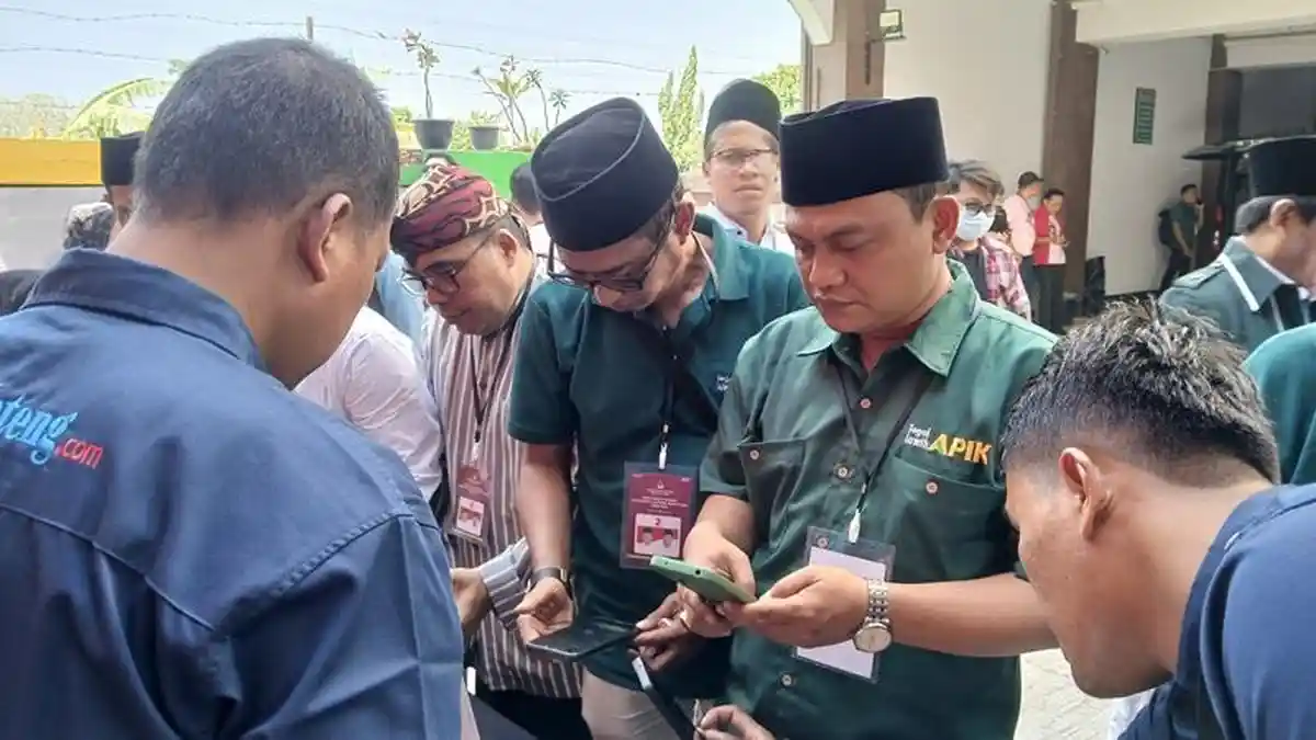 Debat Terbuka Pertama, Pendukung Ischak- Kholid, Seragam Hijau Tonjolkan ke-NU-an