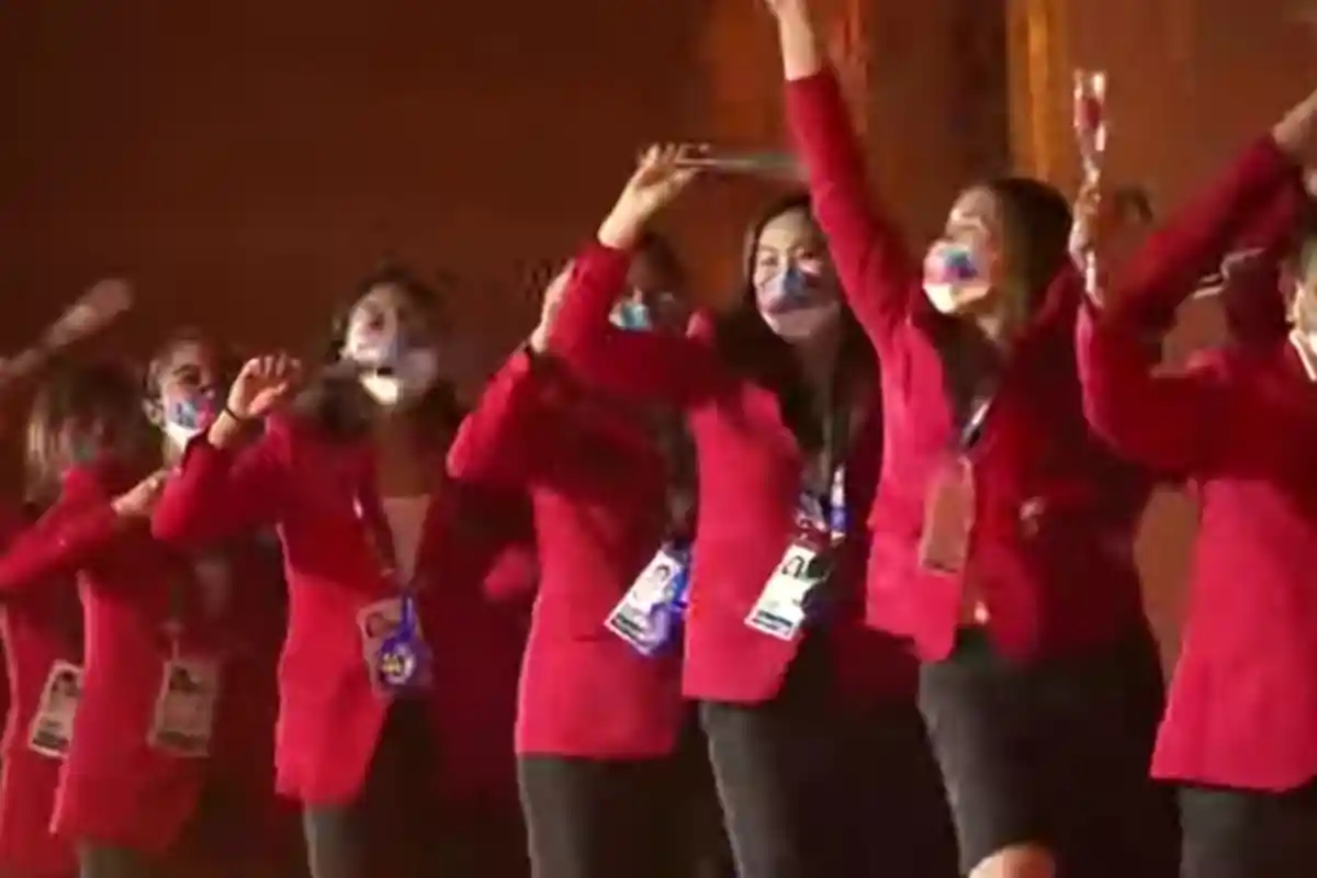 Cantik dan Gagah Atlet Sulut saat Defile Pembukaan PON XX Papua