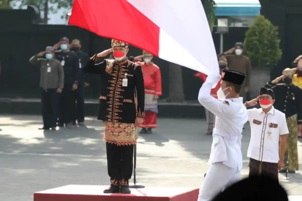 Peringatan Sumpah Pemuda di Jateng, Ganjar Pakai Baju Adat Aceh