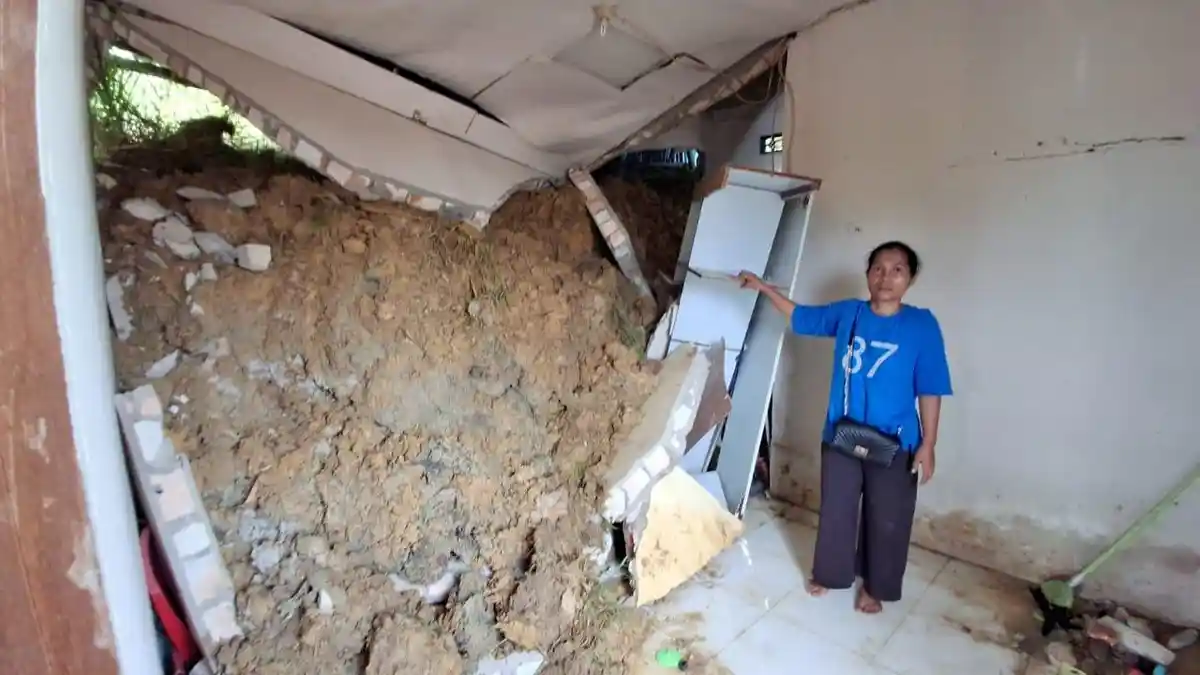 Detik-detik Longsor di RT 20 Karang Anyar Pantai Tarakan, Anak dan Suami Nyaris Tertimbun 