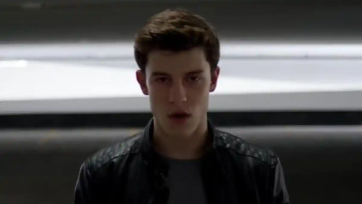 Terjemahan Lirik Lagu Isn't That Enough - Shawn Mendes: My Hand's Still Shaking