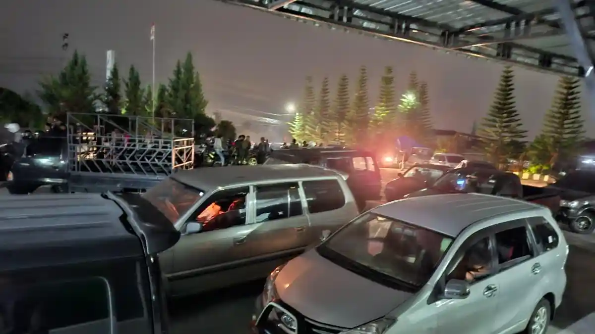 Panic Buying, Usai Tarawih Ribuan Warga Bener Meriah Serbu SPBU
