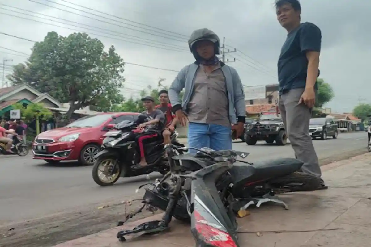 Tabrakan Maut Motor Honda Supra X Vs KA Tawang Alun di Probolinggo, Anggota TNI dan 2 Anaknya Tewas