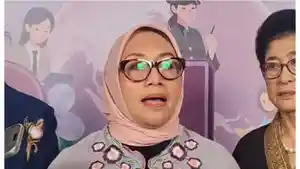 Arifah-Fauzi-melayat-ke-kediaman-almarhumah-Nuryati.jpg