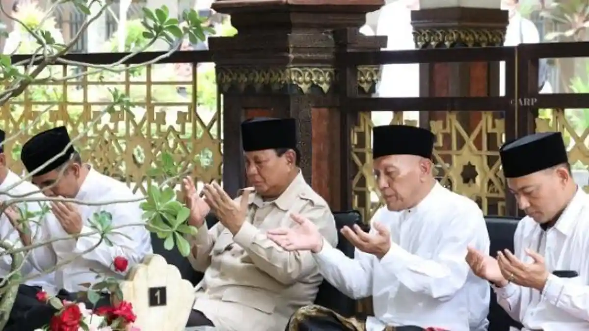 Prabowo Berziarah ke Makam Gus Dur, Kenang Pernyataan '''Orang Paling Ikhlas kepada Rakyat''