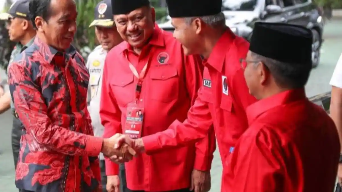Jokowi Mengaku Sudah Sering Bersama Ganjar Pranowo Temui Rakyat, Beber Kelebihan Capres PDIP - PPP