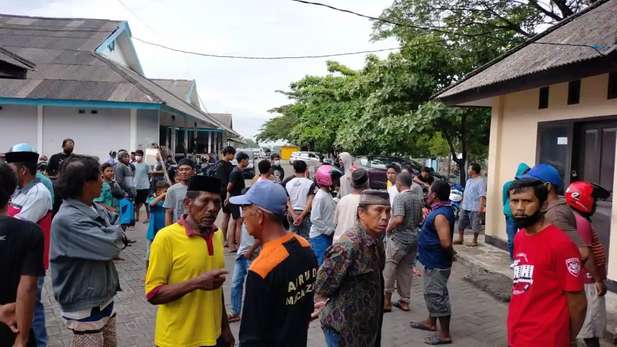 BREAKING NEWS: 2 Nelayan Berebut Wilayah, Kantor Dinas Perikanan Bulukumba Dikepung Massa