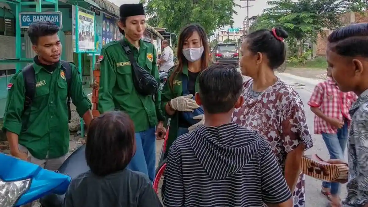 Berbagi Berkah Ramadan, Kolaborasi Komunitas Pecinta Alam di Medan Bagi Sembako untuk Anak Yatim