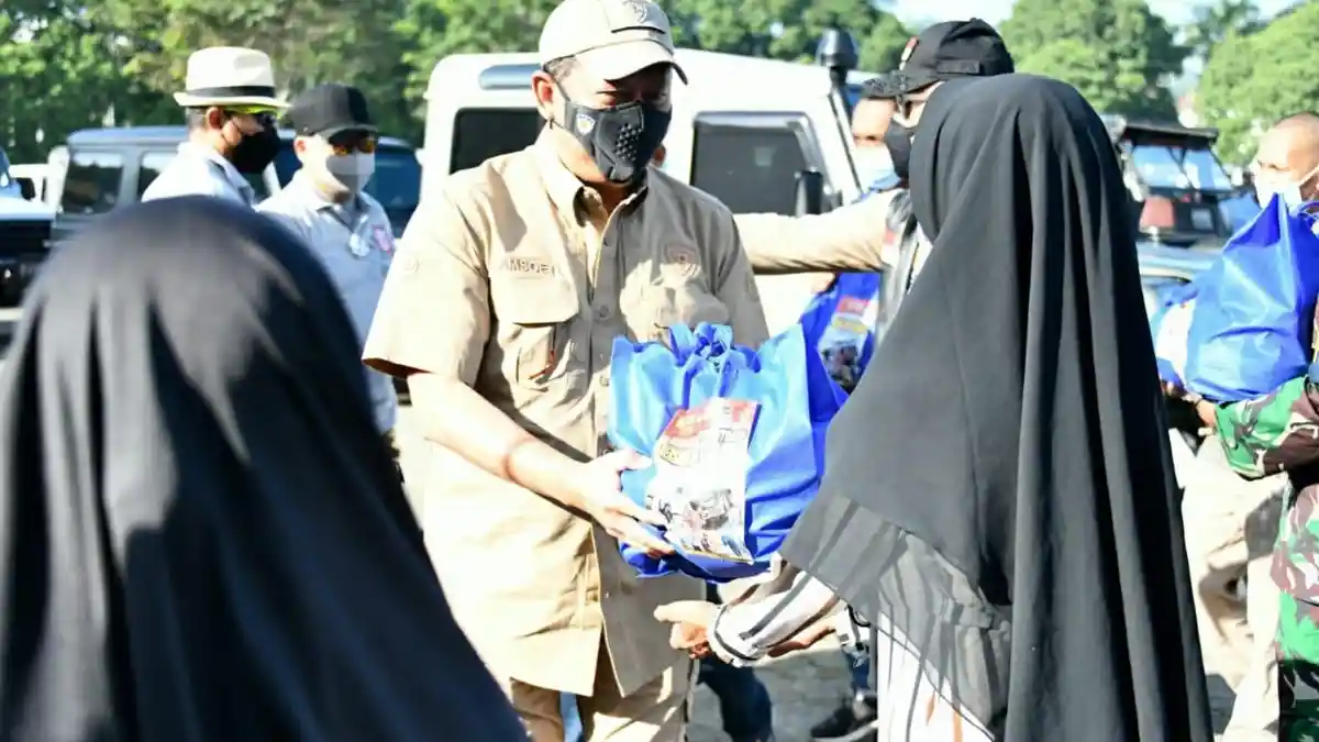 Bamsoet Bersama Komunitas Offroad Berikan Bantuan Sosial di Sentul dan Hambalang