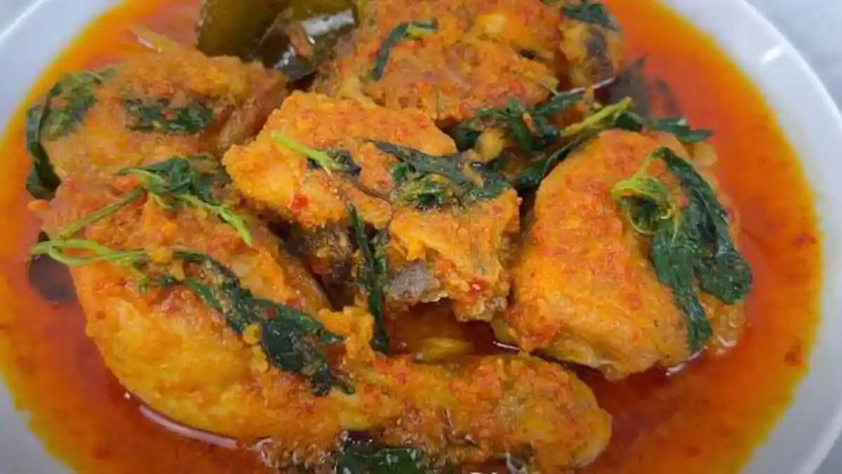 Resep Ayam Rica Kemangi, Sangrai Kunyit dan Kemiri Sebelum Dihaluskan