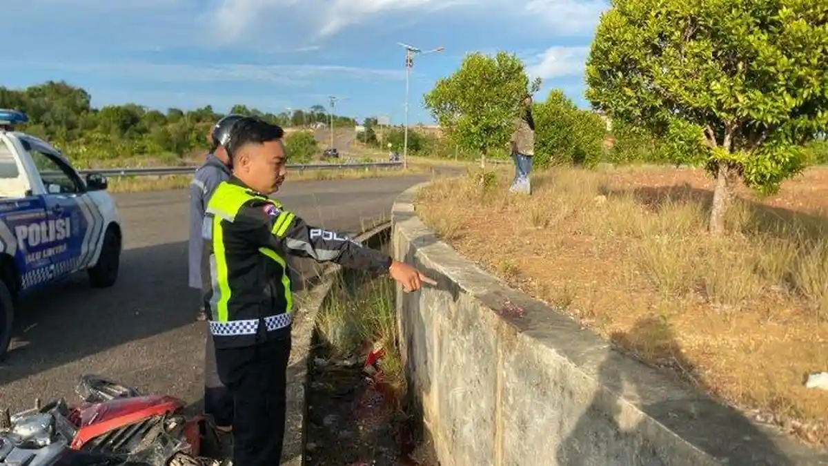 Motor Hantam Beton Pembatas Bundaran, 2 Pengendara Tewas di TKP Kecelakaan