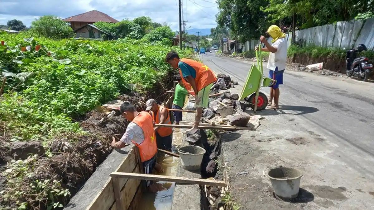 Terhambat Hujan Deras, Pengawas Victor Robot: Drainase di Jalan Politeknik Manado Terus Dikerjakan