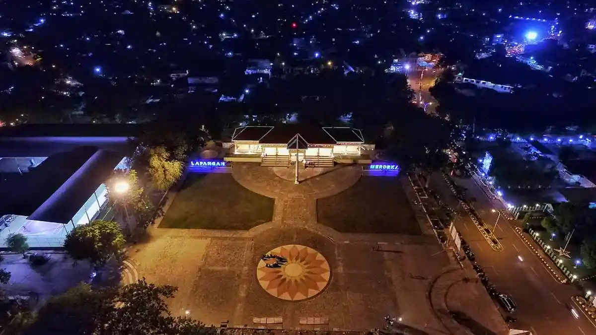 FOTO: Lapangan Merdeka dan Taman Bunga Bone di Malam Hari - lapangan-merdeka_20160422_234124.jpg