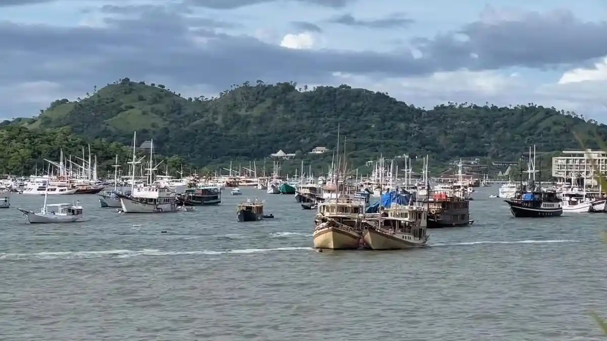 Waspada Gelombang Tinggi, Kapal Wisata Diminta Hindari Perairan Selatan Pulau Komodo-Padar