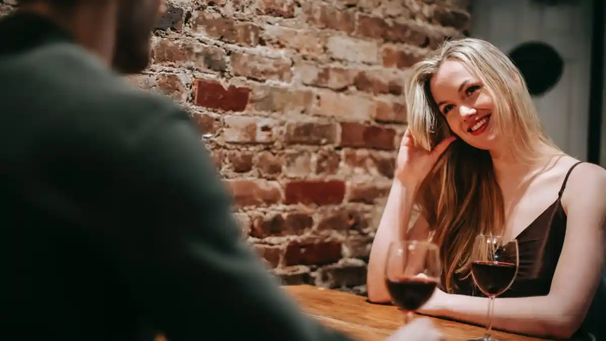 Jangan Abaikan 12 Tanda Red Flag Ini jika Kamu Tidak Ingin Kisah Cinta Berakhir Buruk