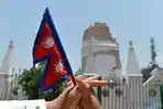 NEPAL-Seseorang-berdoa-untuk-kedamaian-di-Nepal.jpg