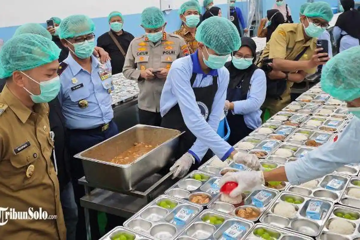 11 Ribu Siswa Keracunan MBG Sepanjang 2025, Apa Kata BGN?