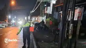 Polisi-melakukan-olah-TKP-kecelakaan-3.jpg