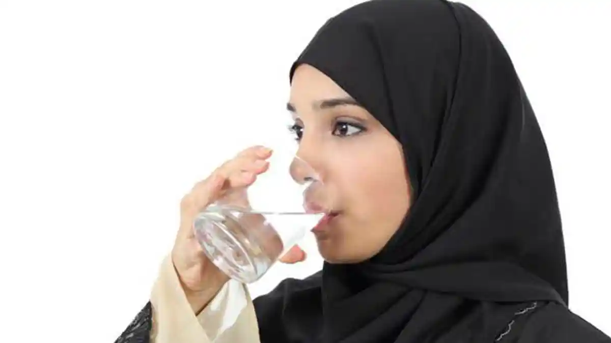 Bisa Hilangkan Semua Penyakit, Ini Manfaat Besar Minum Air Hangat Setiap Hari