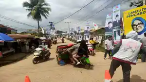 Antusias-Sambut-Prabowo-Subianto-ke-Palembang-Warga-Ramai-Sewa-Angkot-Demi-Bertemu-Capres-No-Urut-2.jpg
