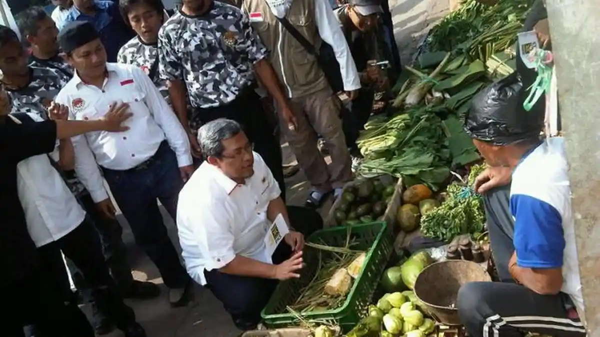 Gubernur Jabar Makan di Warteg Sebelum Kampanyekan PKS