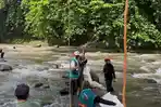 Ikut Bersihkan Sungai Ciliwung, Wali Kota Bogor Sedih Temukan Sampah Kasur hingga Popok Bayi