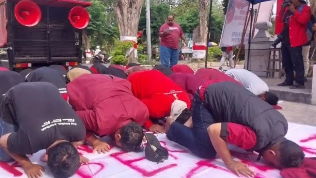 Tolak Revisi UU Pilkada, Mahasiswa IMM Sidoarjo Gelar Aksi Depan Gedung DPRD