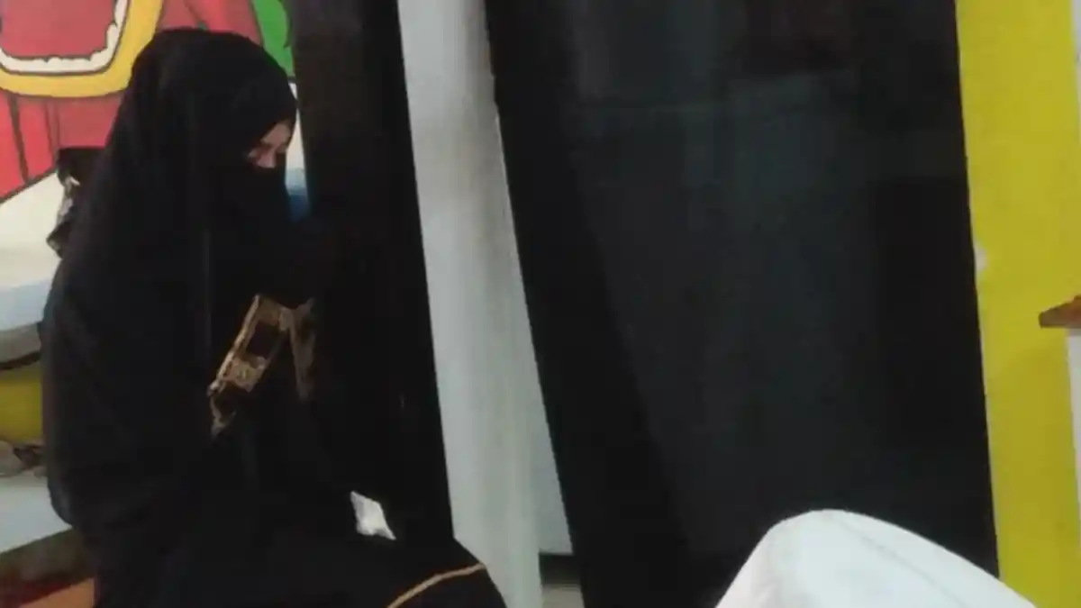 Suara Umi Pipik Bergetar Ketika Pimpin Doa Untuk Almarhumah Julia Perez