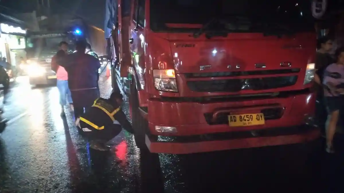 Kecelakaan Maut di Mojoagung Jombang, Ayah dan Anak Tewas Usai Tabrakan dengan Truk
